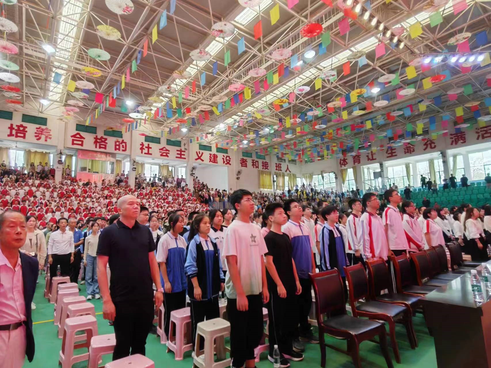 國歌、校歌奏唱現(xiàn)場